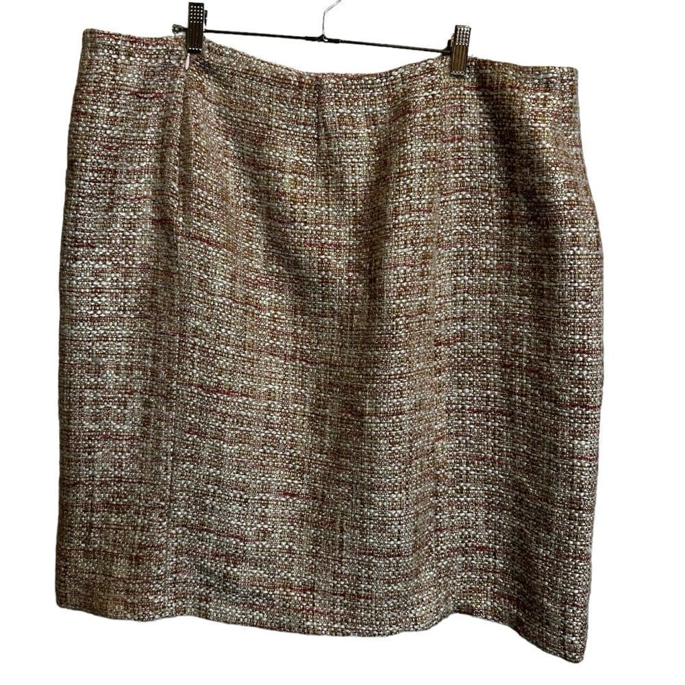 NWT Avenue Tan Skirt size 20